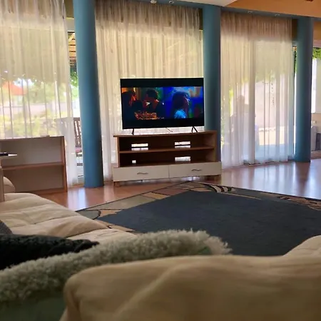 Megyeri-Ueroegi Lak Tatil Evi Peçuy