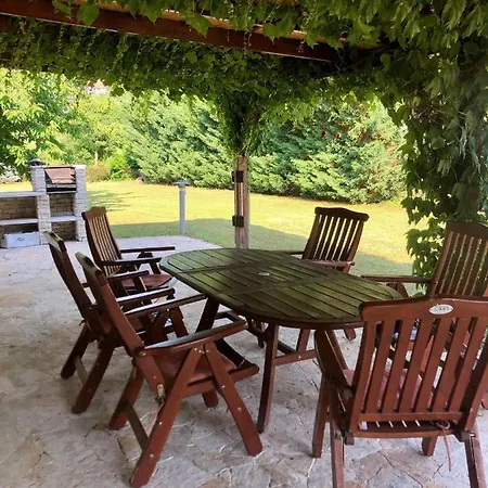 Tatil Evi Megyeri-Ueroegi Lak *